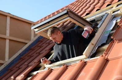 Pose de fenêtres de toit Velux à Champs-Romain